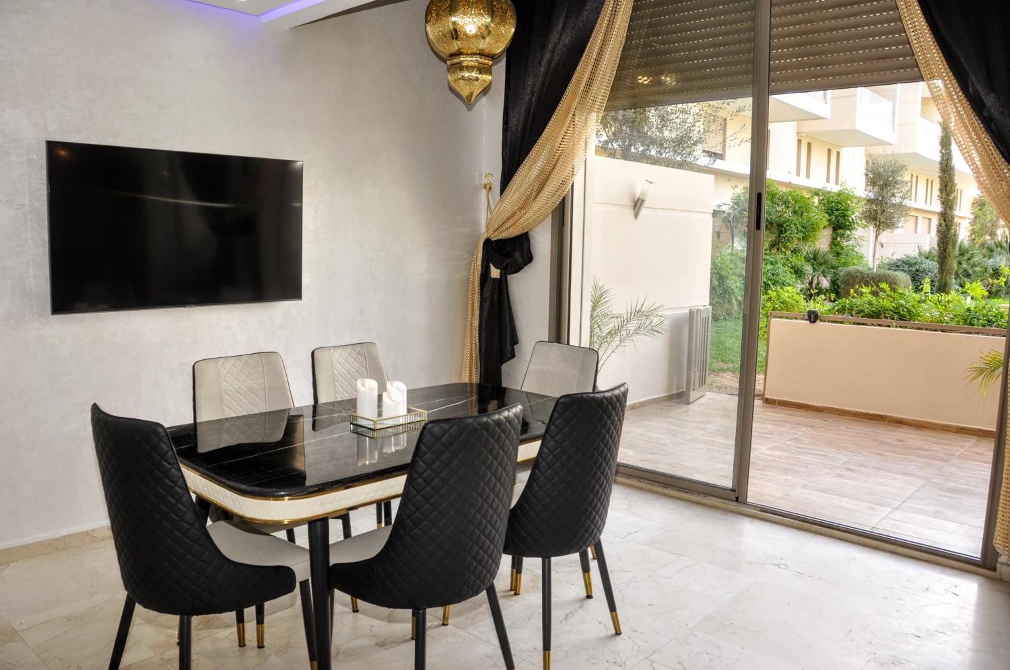 Royal Deluxe Gold - Marrakech, Luxe Pool View Apartment Marrakesh Bagian luar foto